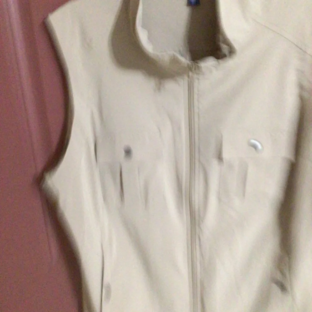 TravelSmith Tan Women's Vest - Picture 4 of 4